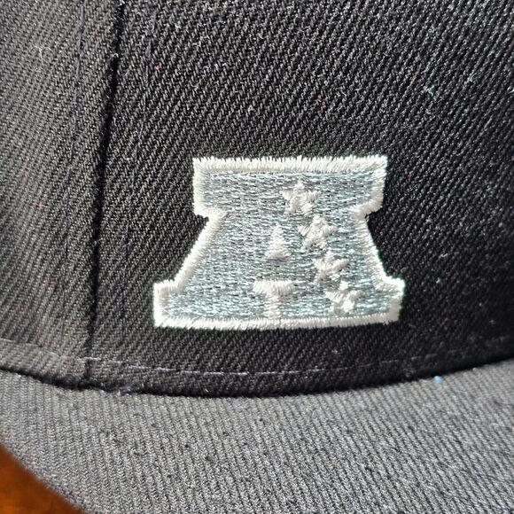 Las Vegas Raiders Skull Logo New Era 59Fifty Fitted Hat  Las Vegas Raiders New Era Identity Hat 59FIFTY Black Silver Patches 7 1/8 Logos